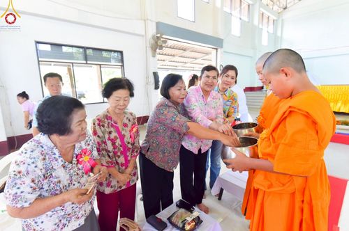 ภาพ No.217572:วันอาทิตย์ที่ 13 เมษายน พ.ศ. 2568 พิธีตักบาตรฉลองสามเณรใหม่ ศูนย์ปฏิบัติธรรมเขาคิชฌกูฏ โครงการบรรพชาสามเณรภาคฤดูร้อน