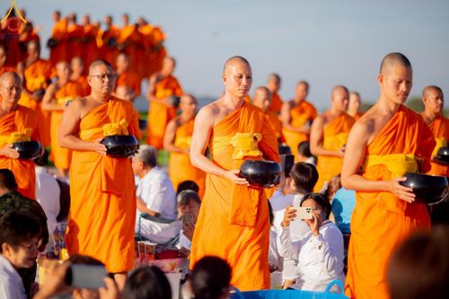 ภาพ No.211928:วันจันทร์ที่ 17 มีนาคม พ.ศ. 2568 พิธีตักบาตรพระกว่า 300 รูป ฉลองพิธีประดิษฐานพระบรมสารีริกธาตุ ณ ปทุมเจดีย์ เจดีย์พระพุทธเจ้า 5 พระองค์ ศูนย์อบรมเยาวชนปัตตานี บ้านโคกดีปลี ตำบลตุยง อำเภอหนองจิก จังหวัดปัตตานี