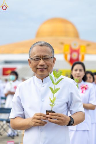 ภาพ No.160434:พิธีปลูกต้นทรัพย์บานชื่น ณ ลานธรรม พระมหาธรรมกายเจดีย์ วัดพระธรรมกาย จ.ปทุมธานี วันพฤหัสบดีที่ 10 ตุลาคม พ.ศ. 2567