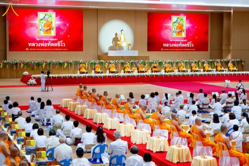 ภาพ No.272884:วันอาทิตย์ที่ 23 พฤศจิกายน พ.ศ.2568 พิธีมุทิตาสักการะ พระมหาเถระและพระเถระ ประจำปีพุทธศักราช 2568 ณ ห้องแก้วสารพัดนึก 2 สภาธรรมกายสากล  วัดพระธรรมกาย