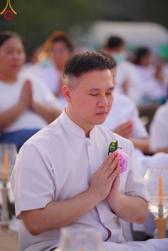 ภาพ No.112183:พิธีจุดประทีปถวายเป็นพุทธบูชา และบูชาธรรมมหาปูชนียาจารย์ พระมงคลเทพมุนี(สด จนฺทสโร) ในโครงการธรรมยาตรา กตัญญูบูชา มหาปูชนียาจารย์ พระมงคลเทพมุนี(สด จนฺทสโร) พระผู้ปราบมาร อนุสรณ์สถาน 7 แห่ง ปีที่ 12 วันที่ 14 มกราคม พ.ศ. 2567 ณ วัดสองพี่น้อง อ.สองพี่น้อง
