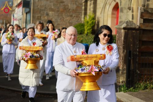ภาพ No.172181:พิธีทอดกฐิน วัดพระธรรมกายสก็อตแลนด์ บูชาธรรม 80 ปี หลวงพ่อธัมมชโย โดยคณะศิษยานุศิษย์วัดพระธรรมกาย วันที่ 25 ตุลาคม พ.ศ. 2567