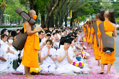 ภาพ No.120325:พิธีต้อนรับพระธรรมยาตรา ในโครงการธรรมยาตรา กตัญญูบูชา มหาปูชนียาจารย์ พระมงคลเทพมุนี(สด จนฺทสโร) พระผู้ปราบมาร อนุสรณ์สถาน 7 แห่ง ปีที่ 12 วันที่ 28 มกราคม พ.ศ. 2567 ณ วัดพระธรรมกาย จ.ปทุมธานี (ชุดที่ 2)