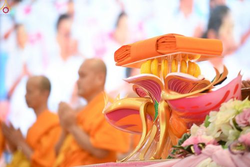 ภาพ No.261585:วันที่ 17-18 ตุลาคม พ.ศ. 2568 พิธีเจริญพระพุทธมนต์คณะสงฆ์ 108 กลั่นแผ่นดินองค์พระเจดีย์สระบุรี สมโภชองค์กฐิน และพิธีทอดกฐิน ณ ศูนย์ปฏิบัติธรรมสระบุรี ในโครงการกฐินสามัคคีทั่วไทย 30,000 วัด บูชาธรรม 81 ปี หลวงพ่อธัมมชโย โดยคณะศิษยานุศิษย์วัดพระธรรมกาย