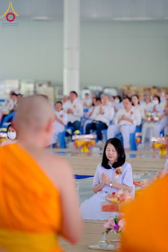 ภาพ No.198074:พิธีถวายภัตตาหารแด่พระภิกษุ สามเณร  บูชาธรรมคุณยายอาจารย์มหารัตนอุบาสิกาจันทร์ ขนนกยูง เนื่องในวาระวันคล้ายวันเกิดครบ 116 ปี วันอาทิตย์ที่ 19 มกราคม พ.ศ. 2568 ณ หอฉันคุณยายอาจารย์ฯ วัดพระธรรมกาย