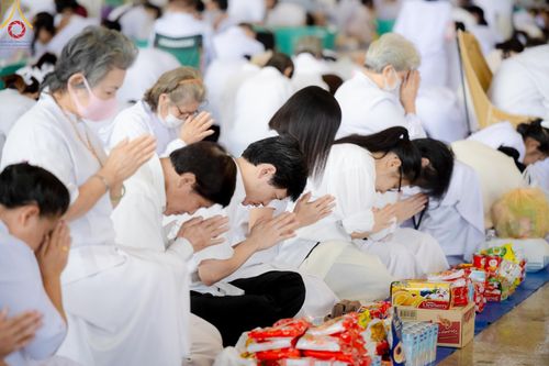 ภาพ No.207481:พิธีตักบาตร และปฏิบัติธรรมช่วงสาย ในวันมาฆบูชา วันพุธที่ 12 กุมภาพันธ์ พ.ศ. 2568 ณ วัดพระธรรมกาย จังหวัดปทุมธานี