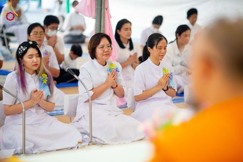 ภาพ No.201445:พิธีถวายภัตตาหารเป็นสังฆทาน แด่พระธรรมยาตรา ณ อนุสรณ์สถานบางปลา วัดบางปลา อำเภอบางเลน จังหวัดนครปฐม ในโครงการธรรมยาตรา กตัญญูบูชา มหาปูชนียาจารย์ พระมงคลเทพมุนี(สด จนฺทสโร) พระผู้ปราบมาร อนุสรณ์สถาน 7 แห่ง ปีที่ 13 วันที่ 25 มกราคม พ.ศ. 2568