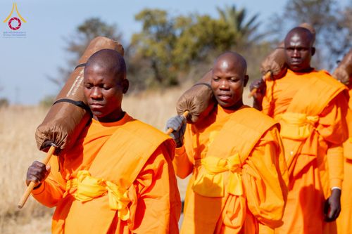 ภาพ No.232852:วันที่ 1 กรกฏาคม พ.ศ. 2568 Dhammayatra in South Africa 2025 ธรรมยาตราแอฟริกาใต้ — เส้นทางแห่งสติ สมาธิ และปัญญา ธรรมทายาทที่ได้อบรมโครงการบรรพชาอุปสมบทหมู่ครั้งที่ 2 ณ วัดพระธรรมกายโจฮันเนสเบิร์ก ประเทศแอฟริกาใต้