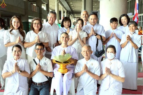 ภาพ No.230790:วันที่ 28 มิถุนายน พ.ศ. 2568 พิธีตัดปอยผมและปลงผม โครงการบวชพระนานาชาติ AEC & WAB รุ่นที่ 9 ณ วิหารคด 2 วัดพระธรรมกาย