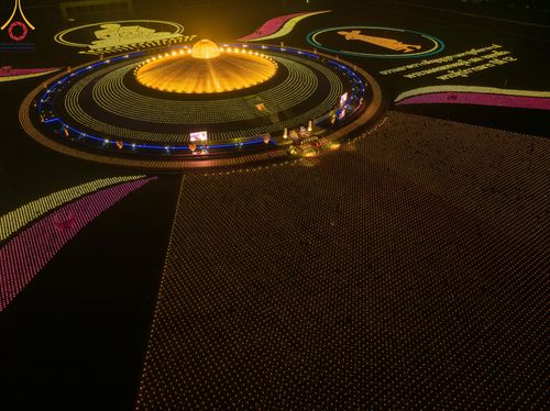 ภาพ No.122232:พิธีจุดประทีปถวายเป็นพุทธบูชา และบูชาธรรมมหาปูชนียาจารย์ พระมงคลเทพมุนี(สด จนฺทสโร) ในโครงการธรรมยาตรา กตัญญูบูชา มหาปูชนียาจารย์ พระมงคลเทพมุนี(สด จนฺทสโร) พระผู้ปราบมาร อนุสรณ์สถาน 7 แห่ง ปีที่ 12 วันที่ 31 มกราคม พ.ศ. 2567 ณ วัดพระธรรมกาย จ.ปทุมธานี (