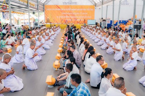 ภาพ No.133455:พิธีขอขมารับผ้าไตร, พิธีบรรพชาสามเณร, สามเณรออกบิณฑบาต ในโครงการบรรพชาสามเณร ฟื้นฟูพระพุทธศาสนาทั่วไทย  ณ ศูนย์ปฏิบัติธรรม และอบรมเยาวชนเมืองยะลา วันที่ 3 เมษายน พ.ศ. 2567