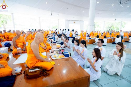 ภาพ No.182352:พิธีถวายภัตตาหารเมนูสวรรค์ "เพื่อการบรรลุธรรม" วันเสาร์ที่ 14 ธันวาคม พ.ศ. 2567 ณ หอฉันคุณยายอาจารย์ฯ วัดพระธรรมกาย