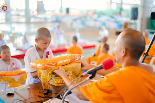 ภาพ No.214604:วันศุกร์ที่ 4 เมษายน พ.ศ.2568 นาคธรรมทายาทตักบาตรพระพี่เลี้ยง ในโครงการบรรพชาสามเณร ฟื้นฟูพระพุทธศาสนาทั่วไทย ณ วิหารคด 22 วัดพระธรรมกาย