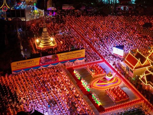 ภาพ No.194839:พิธีจุดประทีปถวายเป็นพุทธบูชา และบูชาธรรมมหาปูชนียาจารย์ ณ วัดสองพี่น้อง ต.ต้นตาล อ.สองพี่น้อง จ.สุพรรณบุรี ในโครงการธรรมยาตรา กตัญญูบูชา มหาปูชนียาจารย์ พระมงคลเทพมุนี(สด จนฺทสโร) พระผู้ปราบมาร อนุสรณ์สถาน 7 แห่ง ปีที่ 13 วันที่ 14 มกราคม พ.ศ. 2568