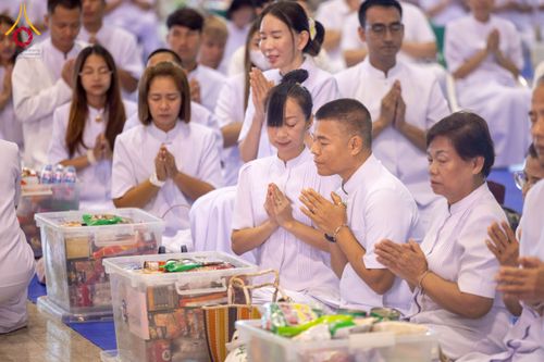 ภาพ No.223353:วันวิสาขบูชา วันอาทิตย์ที่ 11 พฤษภาคม พ.ศ. 2568 พิธีตักบาตร และปฎิบัติธรรม ณ สภาธรรมกายสากล วัดพระธรรมกาย