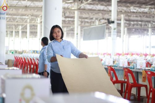 ภาพ No.59652:V.39 ทุ่มสุดใจ ธรรมชัย 80 ปี การเตรียมงาน การปฏิบัติงาน ของเจ้าหน้าที่หน่วยงานต่างๆ เพื่อพิธีฉลองอายุวัฒนมงคล 80 ปี หลวงพ่อธัมมชโย และรับถวายมหาสังฆทาน 10,000 กว่าวัดทั่วประเทศ ในวันคุ้มครองโลก จันทร์ที่ 22 เมษายน พ.ศ. 2567