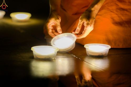 ภาพ No.154824:พิธีจุดประทีป, พิธีฉลองชัยสวดมนต์บทธัมมจักกัปปวัตนสูตร ณ มหารัตนวิหารคด วัดพระธรรมกาย วันอังคารที่ 17 กันยายน พ.ศ. 2567