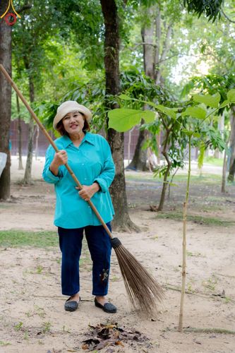 ภาพ No.145968:ชมรมจิตอาสาอนุรักษ์สิ่งแวดล้อม รับบุญทำความสะอาดบริเวณโบสถ์พระไตรปิฎก วัดพระธรรมกาย จ.ปทุมธานี วันที่ 25 กรกฎาคม พ.ศ. 2567