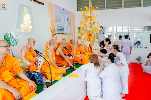 ภาพ No.266842:วันที่ 5 พฤศจิกายน พ.ศ. 2568 พิธีทอดกฐิน ณ อนุสรณ์สถานพระมงคลเทพมุนี  (สด จนฺทสโร) ผู้ค้นพบวิชชาธรรมกาย สถานที่ตั้งมโนปณิธานบวชตลอดชีวิต คลองบางนางแท่น ต.หอมเกร็ด อ.สามพราน จ.นครปฐม