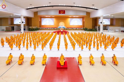 ภาพ No.101674:พิธีขอบรรพชา, พิธีขอสรณคมน์และศีล, พิธีถวายบาตร ในโครงการอุปสมบทหมู่ รุ่นบูชาธรรมมหาปูชนียาจารย์ ณ วัดพระธรรมกาย วันที่ 9 ธันวาคม พ.ศ. 2566