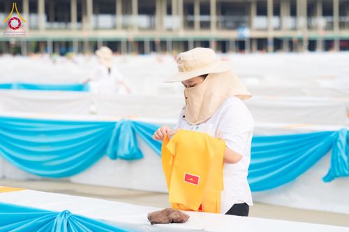 ภาพ No.217749:วันที่ 10-14 เมษายน พ.ศ. 2568 เจ้าหน้าที่อาสาสมัคร เตรียมงานวันคุ้มครองโลก ชุดที่ 2 วัดพระธรรมกาย จ.ปทุมธานี