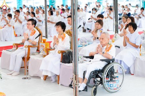 ภาพ No.146574:พิธีทอดผ้าป่าสร้างหลังคาอาคาร 80 ปี หลวงพ่อธัมมชโย ณ ศูนย์ปฎิบัติธรรมวิหารแดง จังหวัดสระบุรี วันอาทิตย์ที่ 28 กรกฎาคม พ.ศ. 2567