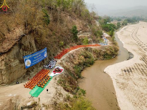 ภาพ No.139356:Photo Story  มหัศจรรย์วัดดงดินแดง Episode 7 พระภิกษุ-สามเณร ในโครงการบรรพชาอุปสมบทหมู่  กว่า 500 รูป ศีลจาริณีและสาธุชนกว่า 500 คน ร่วมพิธีบูชาข้าวพระ วัดดงดินแดง ต.ม่อนจอง อ.อมก๋อย จ.เชียงใหม่ วันอาทิตย์ที่ 7 เมษายน พ.ศ.2567