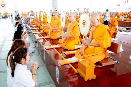 ภาพ No.234853:วันศุกร์ที่ 25 กรกฎาคม พ.ศ. 2568 (วันพระ แรม 15 ค่ำ เดือน 8) พิธีบุพเปตพลี ครั้งที่ 167 ร่วมอุทิศบุญแด่หมู่ญาติที่ล่วงลับไปแล้ว และสืบทอดอายุพระพุทธศาสนา ณ หอฉันคุณยายอาจารย์ฯ วัดพระธรรมกาย