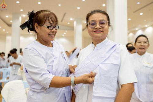 ภาพ No.242735:วันที่ 29-31 สิงหาคม พ.ศ. 2568 องค์กรภาคีเครือข่าย “บวร” (บ้าน-วัด-โรงเรียน-ราชการ) อ.คลองหลวง จัดบวชอุบาสิกาแก้ว ถวายพระราชกุศลแด่สมเด็จพระพันปีหลวง - กตัญญูบูชาแด่ผู้มีพระคุณ