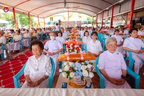 ภาพ No.170746:พิธีทอดกฐิน ณ วัดมงคลพุการาม ปทุมธานี ในโครงการกฐินสามัคคีทั่วไทย 30,000 วัด บูชาธรรม 80 ปี หลวงพ่อธัมมชโย โดยคณะศิษยานุศิษย์วัดพระธรรมกาย วันที่ 27 ตุลาคม พ.ศ. 2567