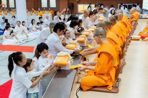 ภาพ No.228230:วันอาทิตย์ที่ 1 มิถุนายน พ.ศ.2568 พิธีถวายมหาสังฆทานพระ 100 รูป สโมสรซุปเปอร์คิดส์ ปีที่ 6 ณ ห้อง SPD 8 สภาธรรมกายสากล วัดพระธรรมกาย