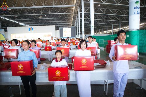 ภาพ No.210886:วันที่ 15 มีนาคม พ.ศ. 2568  บุญบรรจุกล่องไทยธรรม เพื่อถวายแด่พระสังฆาธิการ 40,000 กว่าวัดทั่วไทย ในวันคุ้มครองโลก 22 เมษายน พ.ศ. 2568