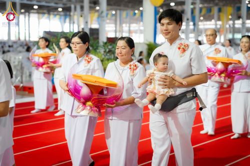 ภาพ No.134316:พิธีทอดผ้าป่าสมทบ มหาสังฆทาน 10,000 วัด ทั่วไทย วันอาทิตย์ต้นเดือนที่ 7 เมษายน พ.ศ.2567 ณ ห้องแก้วสารพัดนึก 1 สภาธรรมกายสากล  วัดพระธรรมกาย จ.ปทุมธานี