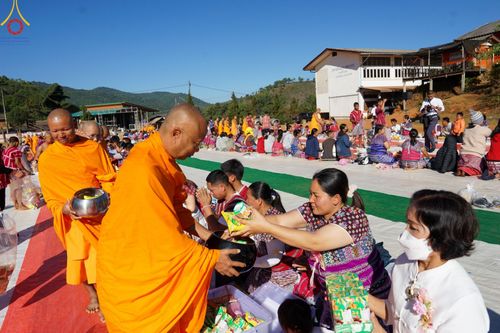 ภาพ No.125250:พิธีตักบาตรเนื่องในวันมาฆบูชา ณ สนามโรงเรียนบ้านนาเกียน  อำเภออมก๋อย จังหวัดเชียงใหม่ วันเสาร์ที่ ๒๔ กุมภาพันธ์ พ.ศ. ๒๕๖๗