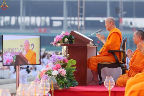 ภาพ No.121986:พิธีจุดประทีปถวายเป็นพุทธบูชา และบูชาธรรมมหาปูชนียาจารย์ พระมงคลเทพมุนี(สด จนฺทสโร) ในโครงการธรรมยาตรา กตัญญูบูชา มหาปูชนียาจารย์ พระมงคลเทพมุนี(สด จนฺทสโร) พระผู้ปราบมาร อนุสรณ์สถาน 7 แห่ง ปีที่ 12 วันที่ 31 มกราคม พ.ศ. 2567 ณ วัดพระธรรมกาย จ.ปทุมธานี