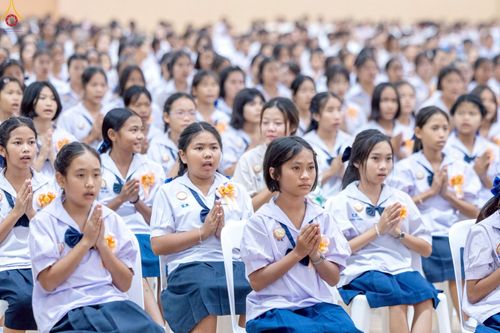 ภาพ No.245929:วันเสาร์ที่ 13 กันยายน พ.ศ. 2568 พิธีมอบผ้าไตรประธานกฐินสัมฤทธิ์เด็กดี V-Star ณ สภาธรรมกายสากล วัดพระธรรมกาย