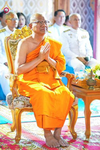 ภาพ No.146705:พิธีต้อนรับสัญญาบัตร พัดยศ ผ้าไตร ในโอกาสที่พระบาทสมเด็จพระเจ้าอยู่หัว ทรงพระกรุณาโปรดพระราชทานสัญญาบัตรตั้งสมณศักดิ์ พระวิมลศาสนวิเทศ (สำรวจ กมโล) เจ้าอาวาสวัดไทยนอร์เวย์ เป็นพระราชาคณะชั้นราช ในราชทินนามที่ “พระราชวชิรศาสนวิเทศ”