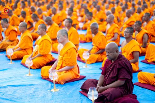 ภาพ No.132356:พิธีจุดโคมประทีปถวายเป็นพุทธบูชา ในโครงการบรรพชา 1,250 รูป ณ แดนประสูติ สวนลุมพินี ประเทศเนปาล วันที่ 17 มีนาคม พ.ศ. 2567