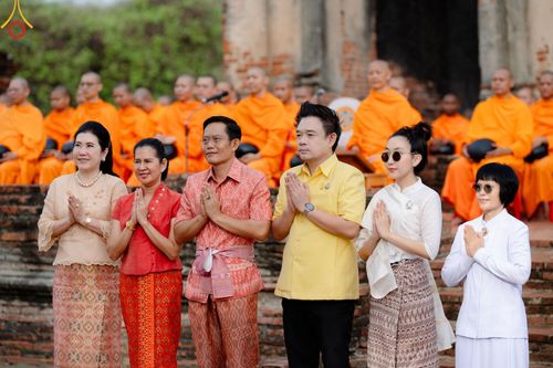 ภาพ No.138538:พิธีตักบาตร วัดราชบูรณะ จ.พระนครศรีอยุธยา วันที่ 25 พฤษภาคม พ.ศ.2567