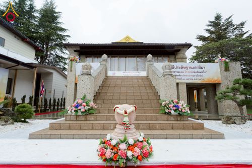 ภาพ No.220896:วันที่ 13 เมษายน พ.ศ. 2568 พิธีโปรยรัตนชาติปฐมเริ่มสถาปนาเจดีย์ และ พิธีเปิดหมู่บ้านปฏิบัติธรรม เพื่อการบรรลุธรรม ณ วัดป่าธรรมกายนานาชาติโทชิหงิ  ประเทศญี่ปุ่น