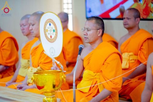 ภาพ No.221301:วันศุกร์ที่ 25 เมษายน พ.ศ. 2568 พิธีอัญเชิญรูปเหมือนพระมงคลเทพมุนี (สด จนฺทสโร) พระผู้ปราบมาร พิธีทอดผ้าป่าสามัคคี 25 ปี พิธีถวายสังฆทาน 15 วัด แด่เจ้าอาวาสภาคพื้นเอเชีย และแอฟริกา ในวาระครบ 25 ปี วัดพระธรรมกายโอซาก้า ประเทศญี่ปุ่น