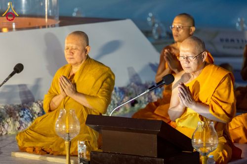 ภาพ No.266115:วันพุธที่ 5 พฤศจิกายน พ.ศ. 2568 (วันพระ ขึ้น 15 ค่ำ เดือน 12) พิธีจุดประทีปโคมลาน, โคมลอย และลอยกระทง ถวายประทีปเป็นพุทธบูชา สร้างความสว่างไสวให้กับแผ่นดินด้วยแสงธรรม ณ พุทธอุทยานนานาชาติ จังหวัดหนองคาย