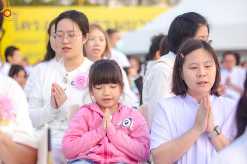ภาพ No.192969:พิธีตักบาตรพระธรรมยาตรา ณ อนุสรณ์สถานคลองบางนางแท่น อ.สามพราน จ.นครปฐม ในโครงการธรรมยาตรา กตัญญูบูชา มหาปูชนียาจารย์ พระมงคลเทพมุนี(สด จนฺทสโร) พระผู้ปราบมาร อนุสรณ์สถาน 7 แห่ง ปีที่ 13 วันที่ 11 มกราคม พ.ศ.2568