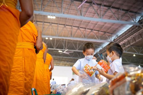 ภาพ No.75568:วัดพระธรรมกายจัด งานบุญวันอาทิตย์ต้นเดือน  มีกิจกรรมดังนี้ พิธีตักบาตร, พิธีบูชาข้าวพระ พระธรรมยาตรารับประกาศนียบัตร โครงการธรรมยาตราฯ ปีที่ 11 ในวันที่ 5 กุมภาพันธ์ พ.ศ. 2566 ณ วัดพระธรรมกาย อ.คลองหลวง จ.ปทุมธานี