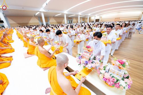 ภาพ No.149075:พิธีถวายคิลานเภสัชและอุปกรณ์ทางการแพทย์ เนื่องในวันธรรมชัย วันอาทิตย์ที่ 18 สิงหาคม พ.ศ. 2567 ณ ห้องแก้วสารพัดนึก 2 สภาธรรมกายสากล วัดพระธรรมกาย