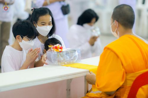 ภาพ No.76651:พิธีถวายโคมมาฆประทีป น้อมถวายเป็นพุทธบูชา แด่คณะพระภิกษุ สามเณร วัดพระธรรมกาย วันที่ 25 กุมภาพันธ์ พ.ศ. 2566