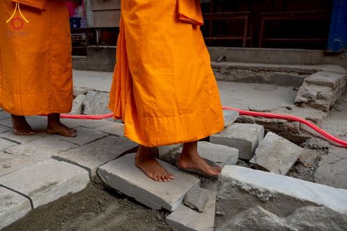 ภาพ No.213122:วันที่ 17 - 18 มีนาคม พ.ศ. 2568 คณะสงฆ์และสามเณรเดินบิณฑบาต รอบเมืองในพื้นที่ วัดสยมภูวนาถและราชวังปาตัน ณ เมืองกาฐมาณฑุ ประเทศเนปาล