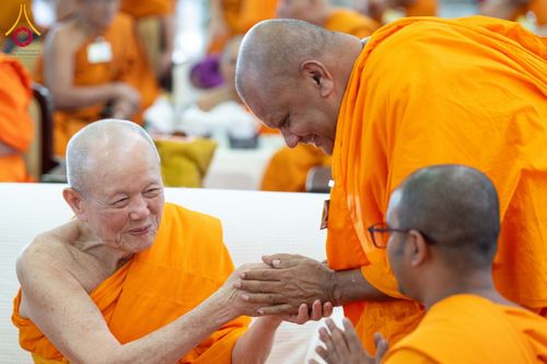 ภาพ No.185264:พิธีถวายมหาสังฆทาน 1,000 วัด ในวาระอายุวัฒนมงคล 84 ปี หลวงพ่อทัตตชีโว วันอาทิตย์ที่ 22 ธันวาคม พ.ศ. 2567 ณ สภาธรรมกายสากล วัดพระธรรมกาย