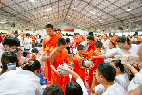 ภาพ No.228153:วันอาทิตย์ที่ 8 มิถุนายน พ.ศ. 2568 พิธีตักบาตรพระ 500 รูป ปีที่ 10 ณ ธุดงคสถานล้านนา อำเภอสันทราย จังหวัดเชียงใหม่