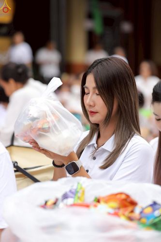 ภาพ No.236941:วันอาทิตย์ที่ 10 สิงหาคม พ.ศ. 2568 มหาสังฆทานครั้งยิ่งใหญ่ ตักบาตรพระ 10,000 รูป ถ.นิพัทธ์อุทิศ 3 ใจกลางนครหาดใหญ่ จ.สงขลา